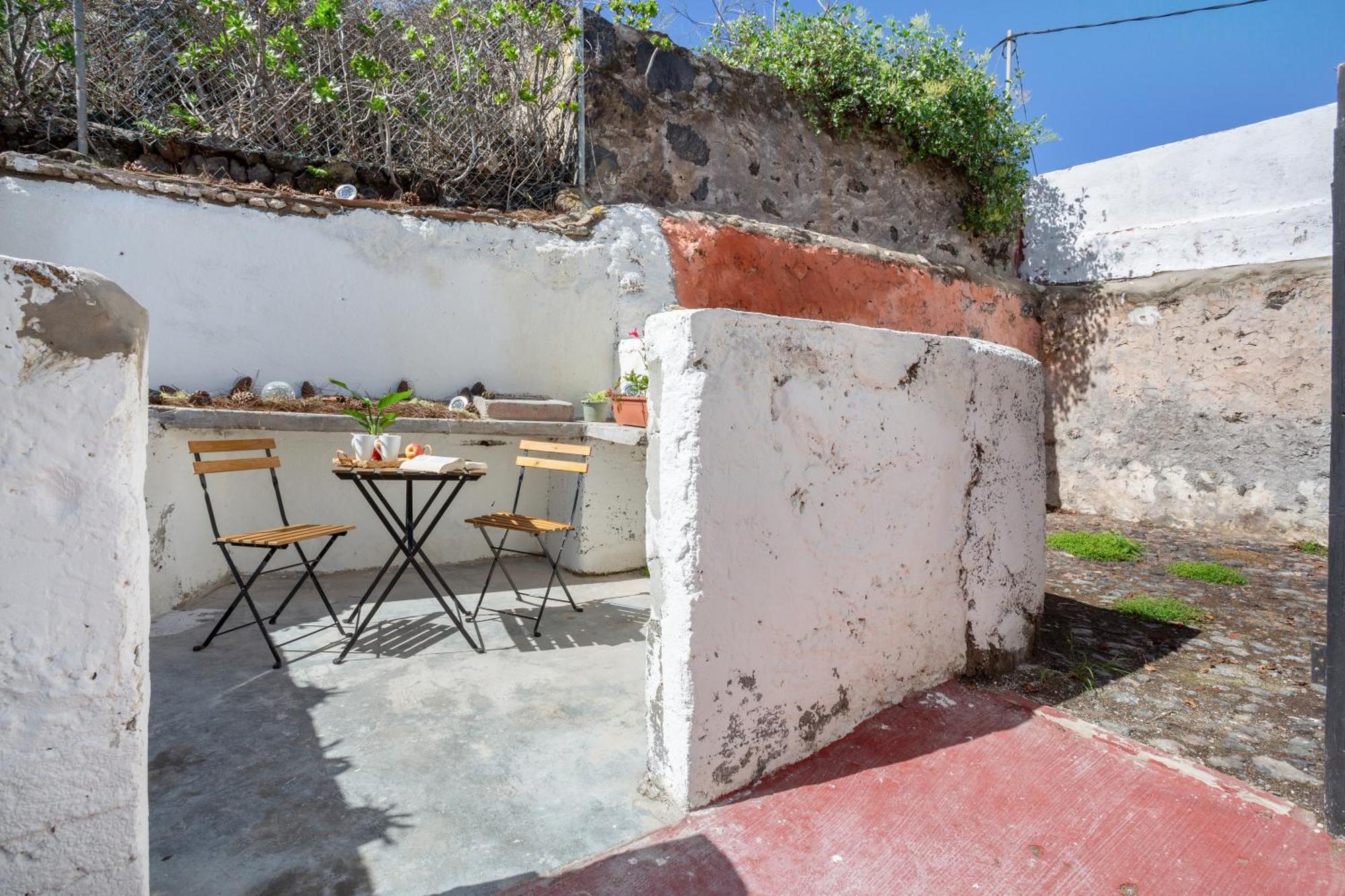 Un Jardin Al Mar Hotel Genoves Exterior photo